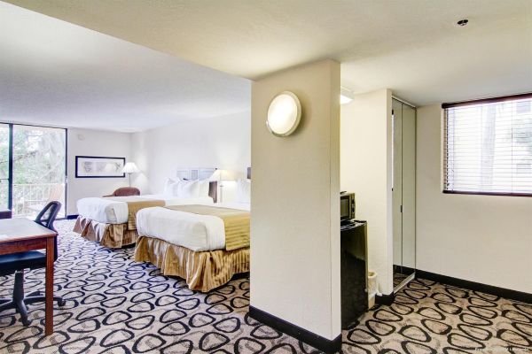 PARAMOUNT PLAZA HOTEL AND SUITES (Gainesville)